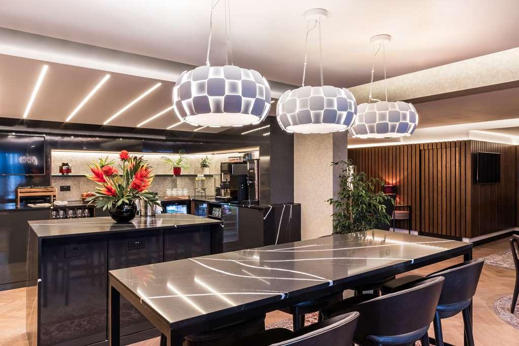 Radisson Red Hotel London Heathrow Restaurace fotografie