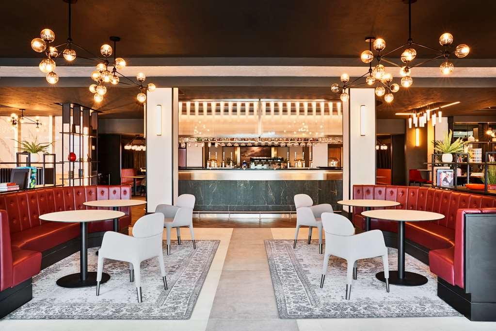Radisson Red Hotel London Heathrow Restaurace fotografie