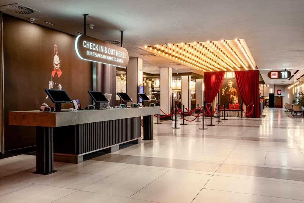 Radisson Red Hotel London Heathrow Interiér fotografie